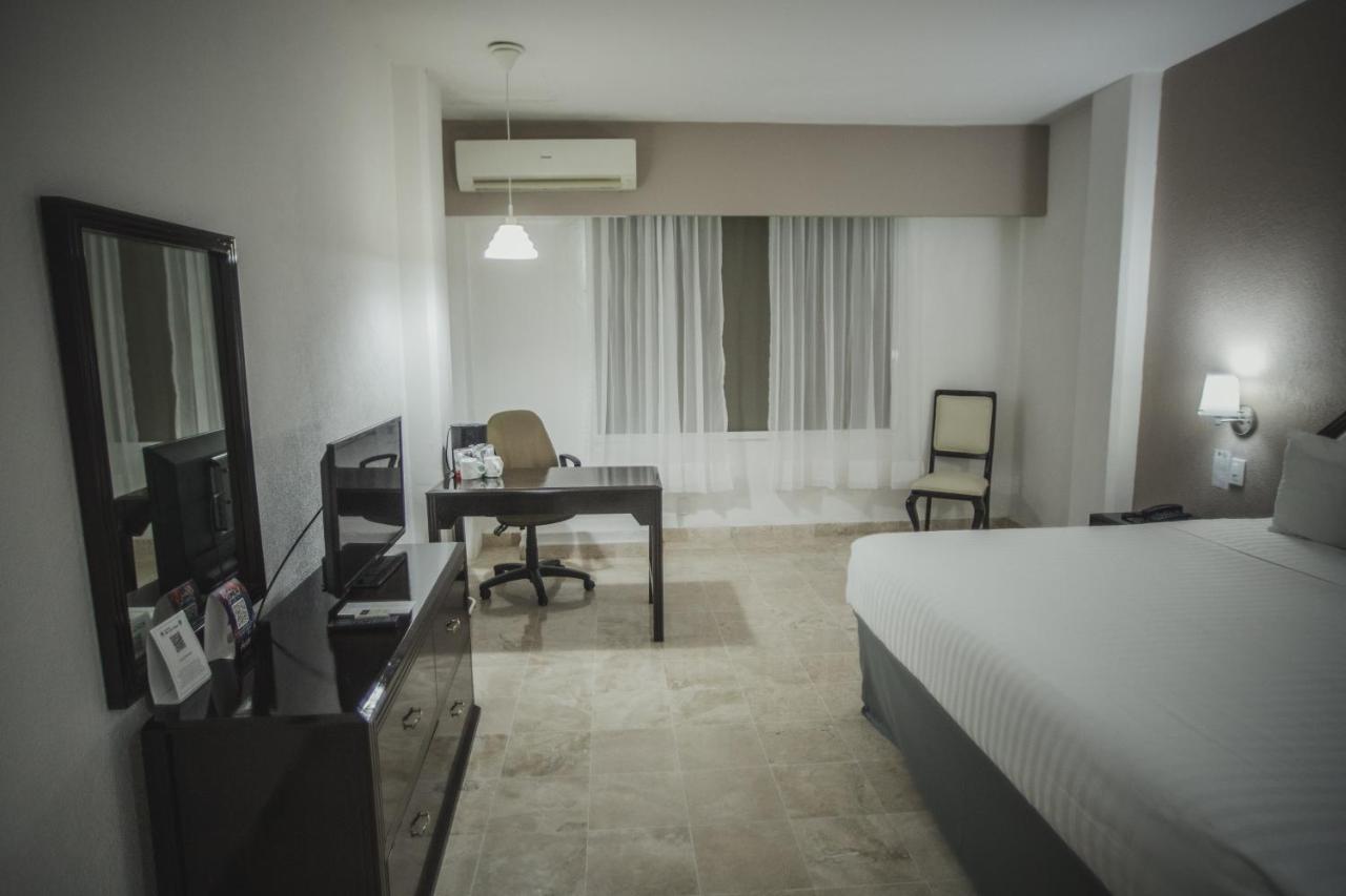 Отель Gran Tuxtepec Plaza Экстерьер фото