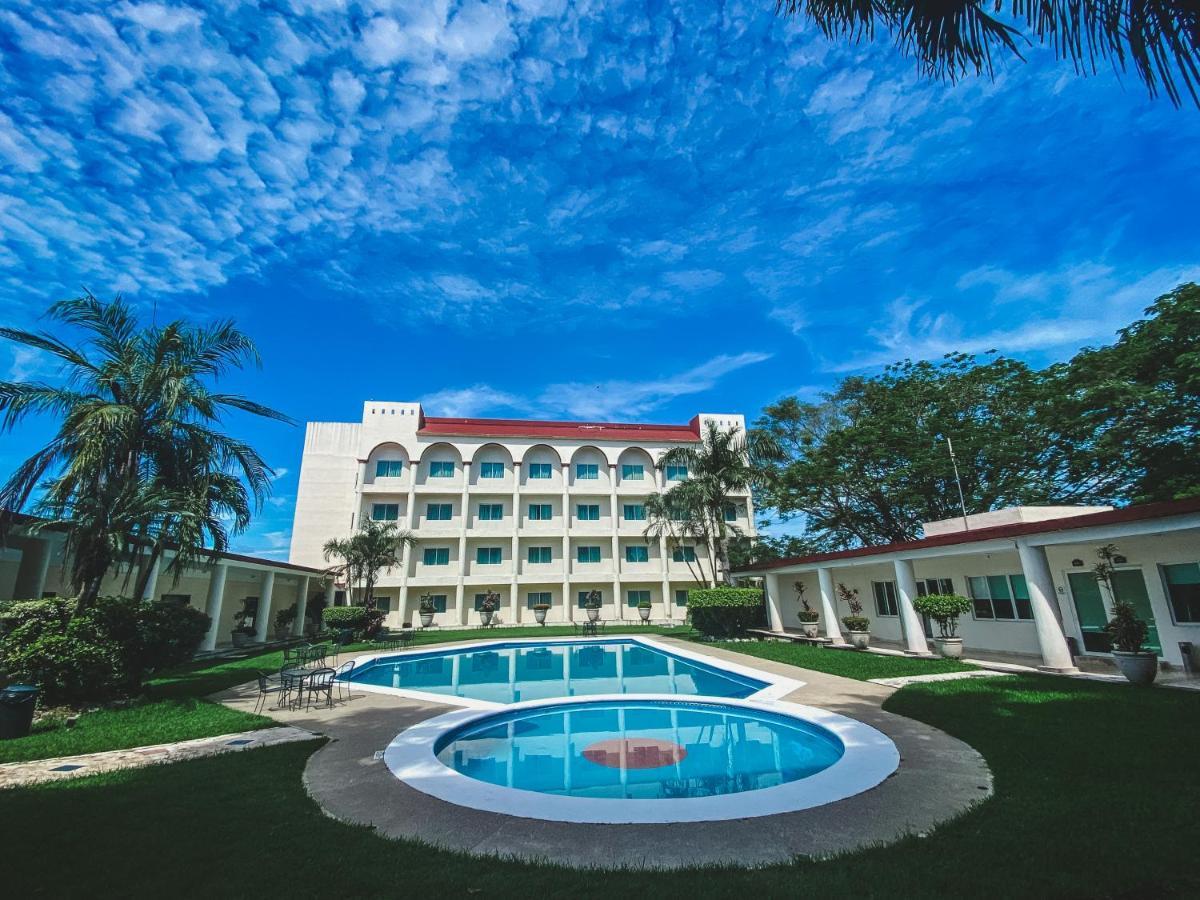 Отель Gran Tuxtepec Plaza Экстерьер фото