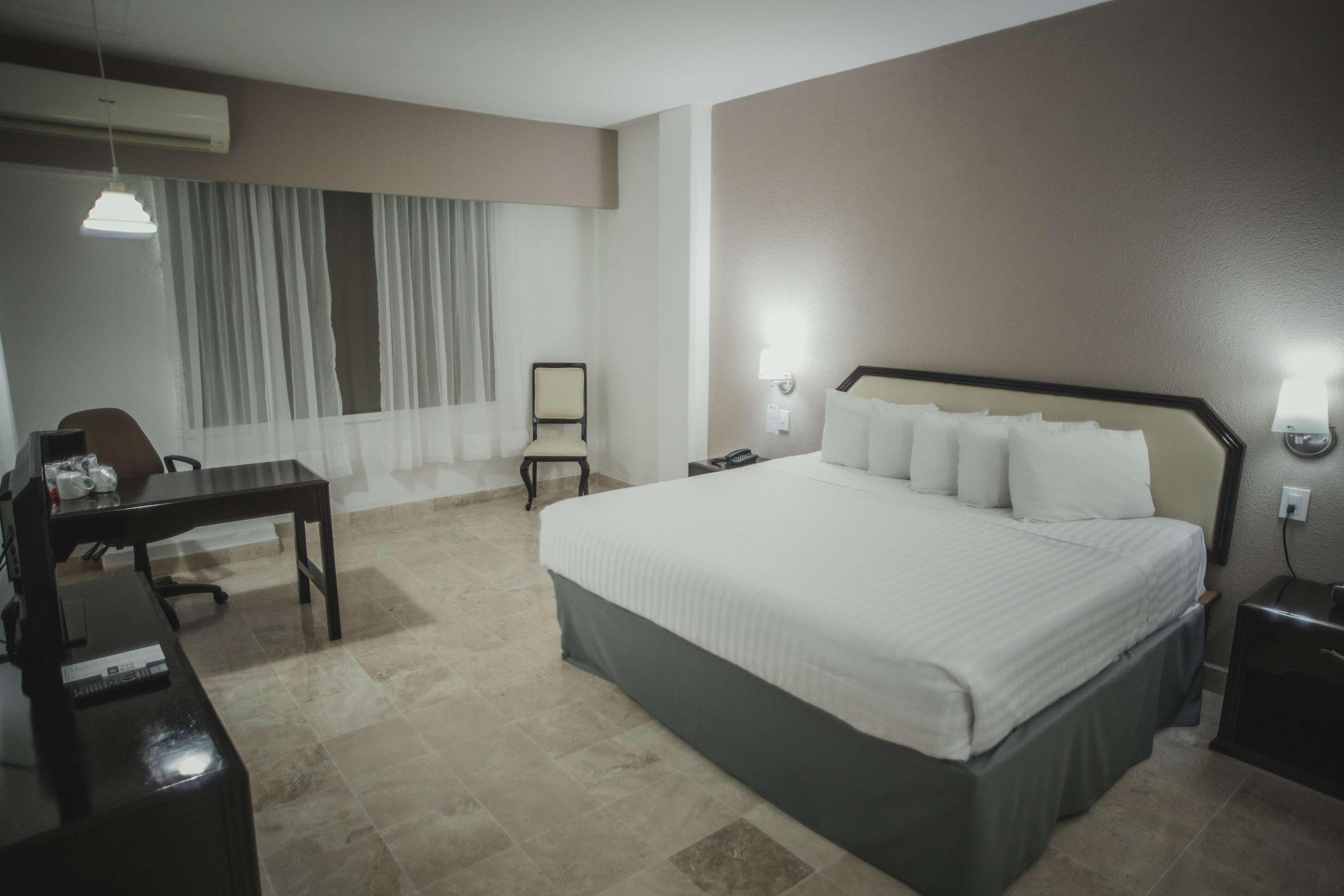 Отель Gran Tuxtepec Plaza Экстерьер фото