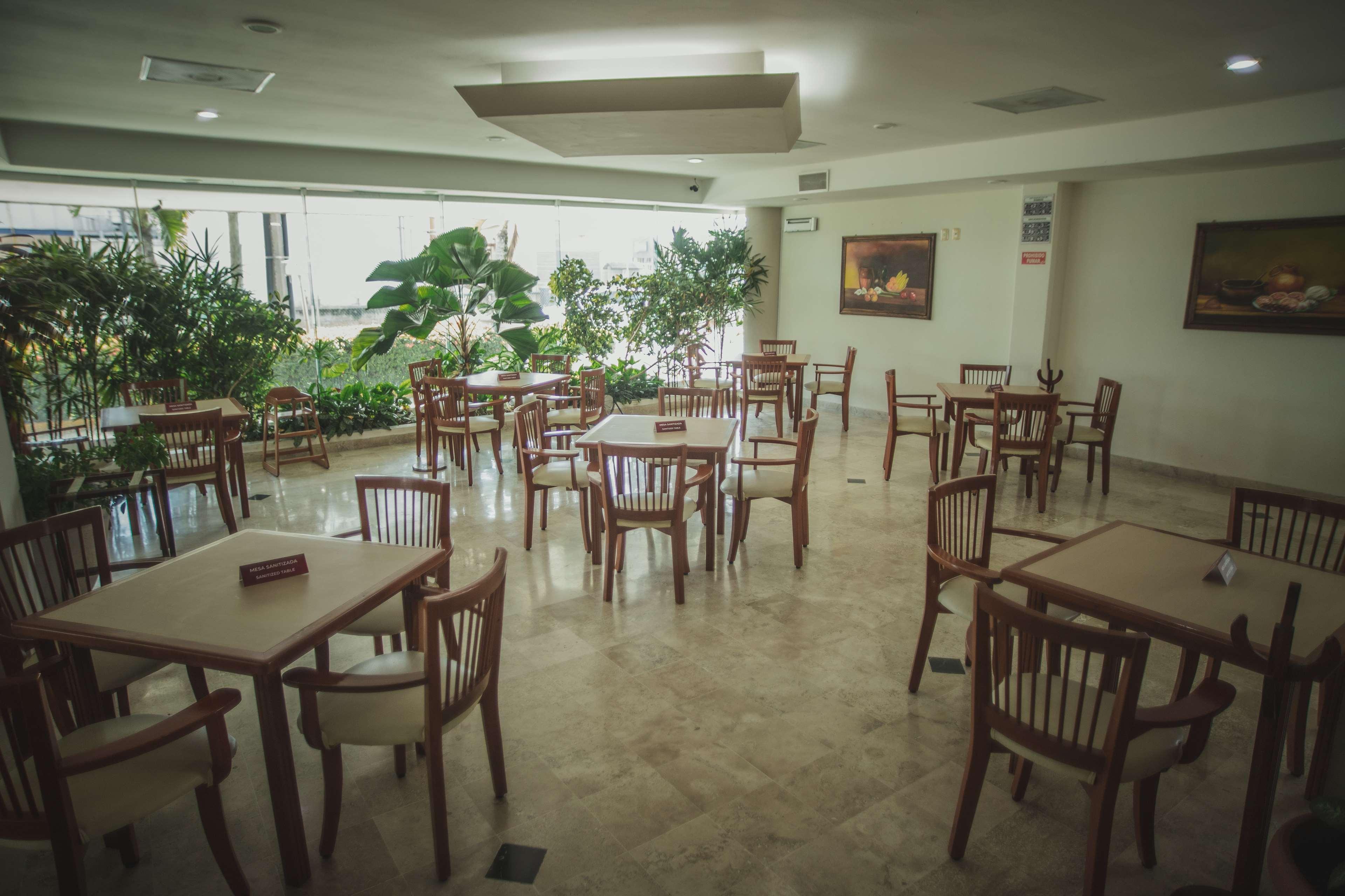 Отель Gran Tuxtepec Plaza Экстерьер фото