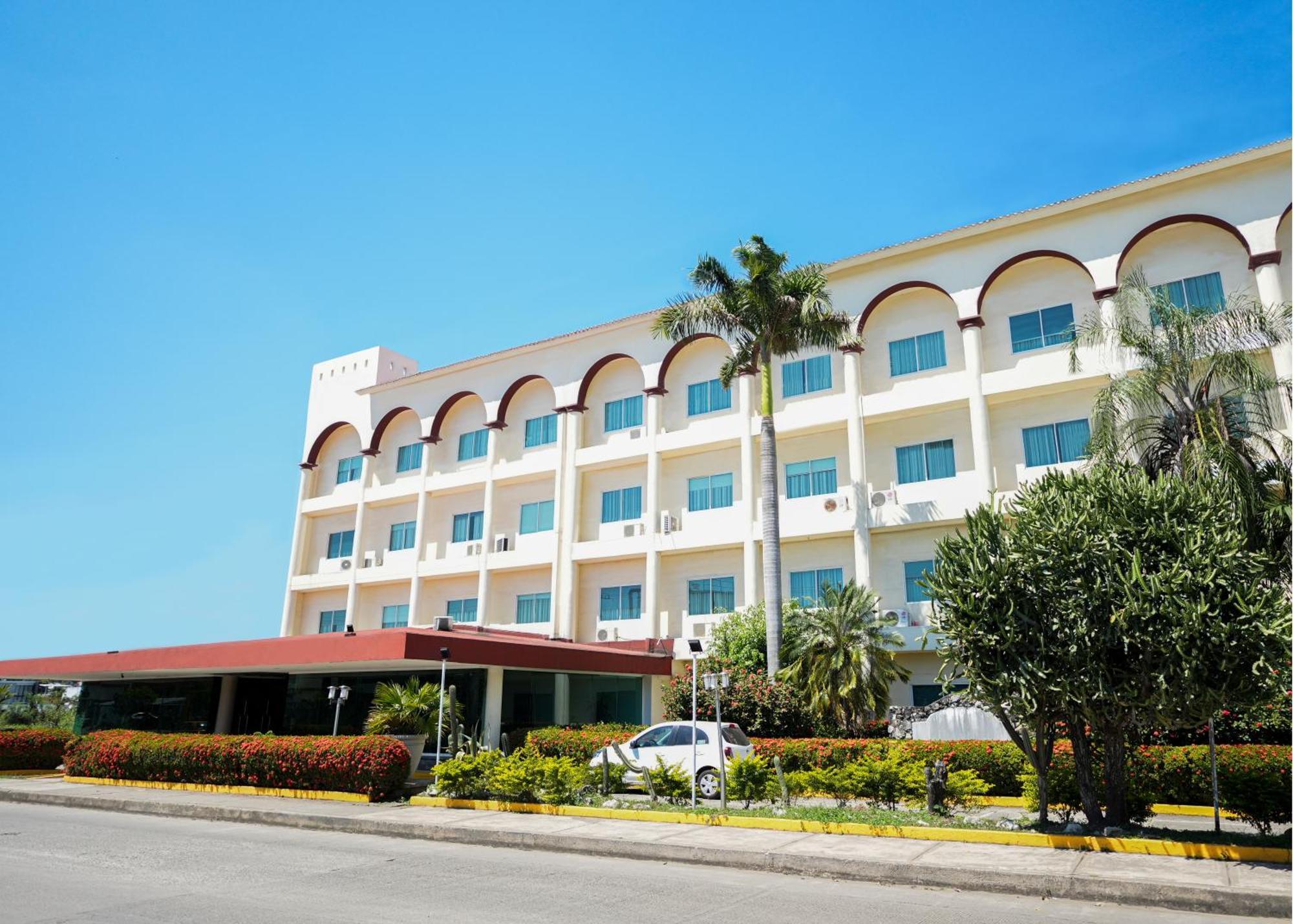 Отель Gran Tuxtepec Plaza Экстерьер фото